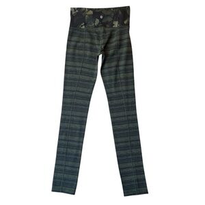 Lululemon 6 Skinny Groove Pants II Roll down Green butterfly Striped Womens